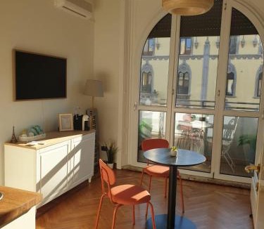 Loreto Apartment | Elegante Monolocale - Pecchio 1930