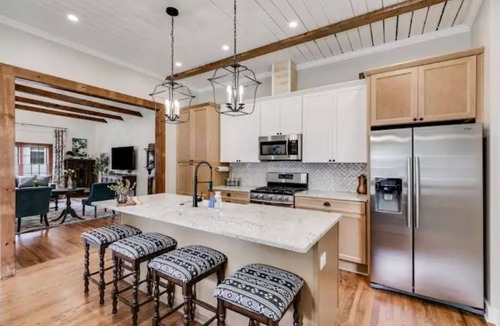 Carrollton House | Ella 1862- Charming 1862 home in historic downtown. Close to Adamson Square.