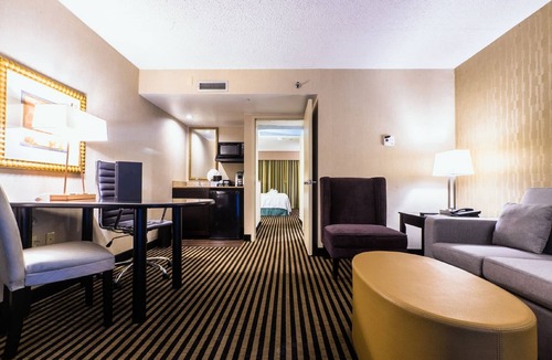 Piscataway Hotel | Embassy Suites by Hilton Piscataway Somerset