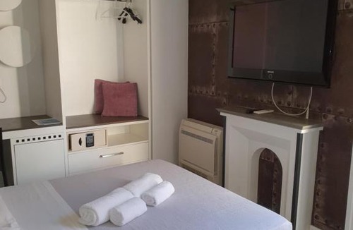 Cagliari Bed & Breakfast | Emphasis Suites & Rooms