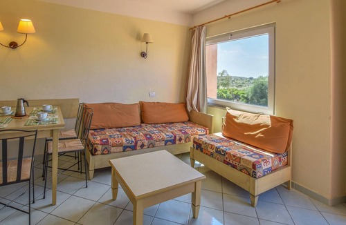 Canneddi House | Enjoy a relaxing vacation in this beautiful cottage near the beach!