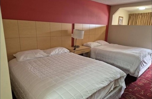 Chickamauga Hotel | Enjoy an Affordable Stay w/2 Queen Beds Near Chickamauga Attractions