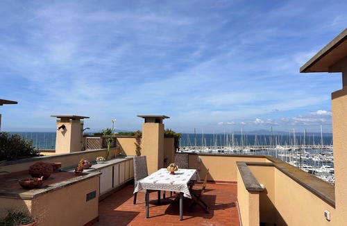 Punta Ala Apartment | Esclusivo appartamento con ampio solarium vista mare a due passi dalla spiaggia!