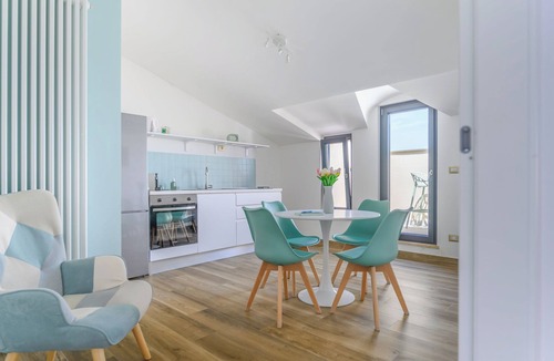 Marta Apartment | Esmeralda - Stunning Lake View Attic with Kitchen and TV