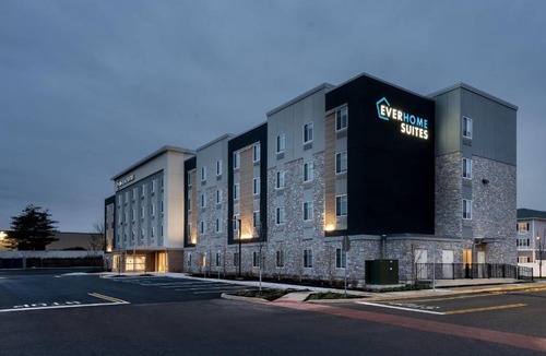 Somerset Hotel | Everhome Suites Somerset - South Brunswick by Choice Hotels