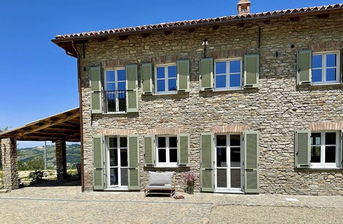Santo Stefano Belbo Villa | Exclusive villa with Nordic interiors, cosy courtyard, gym and saltwater pool