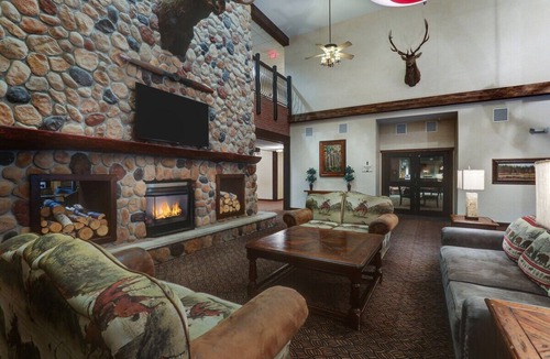 Sioux City Hotel | Expanded 2 Queen with Sofa Sleeper, Stoney Creek Sioux near Hard Rock Casino