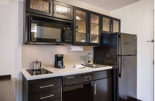 Baymeadows Hotel | Experience Jacksonville's Rich Culture & Nature in Style! Pets Allowed, Kitchen!