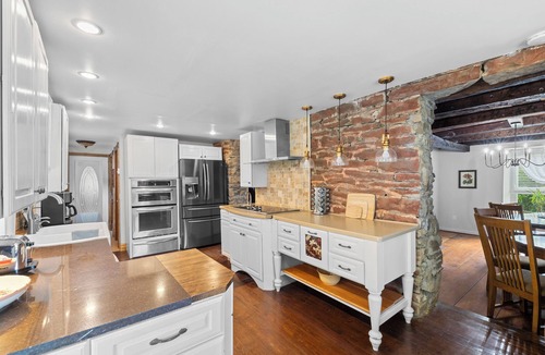 Clintondale House | Experience Rich History&Relax at a Delightful Residence Center ofNYHudson Valley