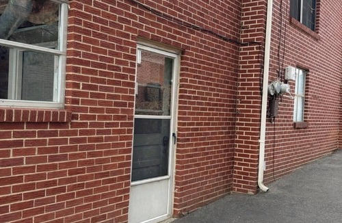 Oakwood Historic District House | Extended Stay NW Hickory 1 King and 2 Queen Beds, Workspace, Washer Dryer
