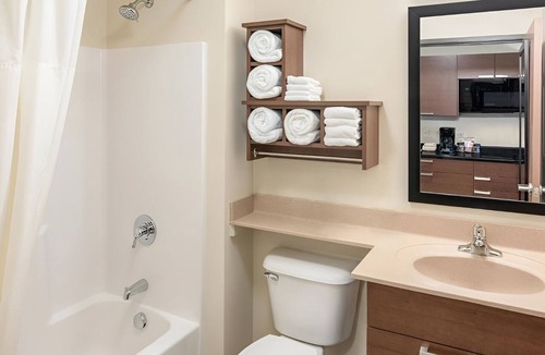 Wixom Hotel | Extended-Stay Unit with Kitchen & Outdoor Grilling Pavilion - Comfort in Wixom