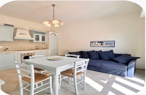 Varigotti Apartment | Fabulous 2-bedroom apartment with AC and heating in Varigotti, Italy