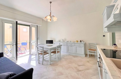 Varigotti Apartment | Fabulous 2-bedroom apartment with AC and heating in Varigotti, Italy