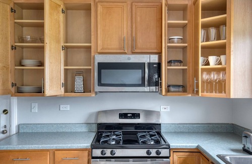 Evanston Apartment | Fantastic Evanston 1BR w/Courtyard, nr Northwestern Beach, by Blueground