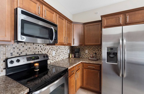 West Des Moines Condo | Fantastic Safe w/Amenities 2.5 Bath Private Garage