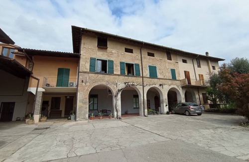 Nigoline Bonomelli Apartment | Farmhouse in the heart of the hills of Franciacorta and a few km from Lake Iseo