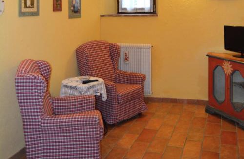 Monteluiano House | Farmhouse in hilly area in Gubbio with pool