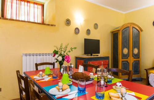 Monteluiano House | Farmhouse in hilly area in Gubbio with pool