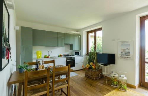 Zorzino Apartment | Ferienwohnung In Riva Di Solto Mit Großem Garten