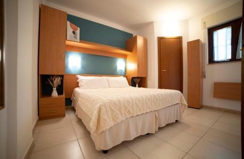 Mattinata House | Ferienwohnung ulivo mit Pool und Privatstrand