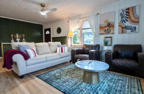 Lookout Valley Neighborhood Association House | Fern Landing - Modern, Spacious, Firepit, Fully Fenced In Yard