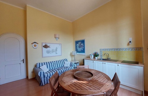Cavo Apartment | Finely furnished apartment with direct access to the sea
