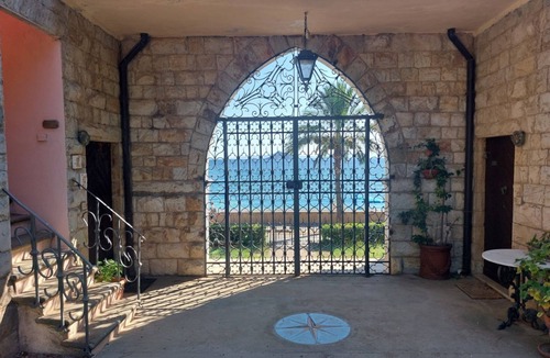 Cavo Apartment | Finely furnished apartment with direct access to the sea