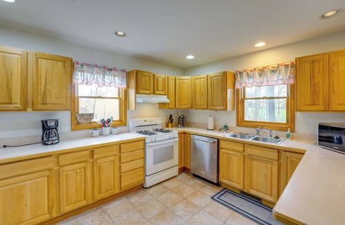 Port Huron House | Fire Pit & Grill! Spacious Port Huron Home By Dtwn