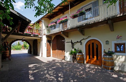 Cornaiano Apartment | Fischerhof Agriturismo