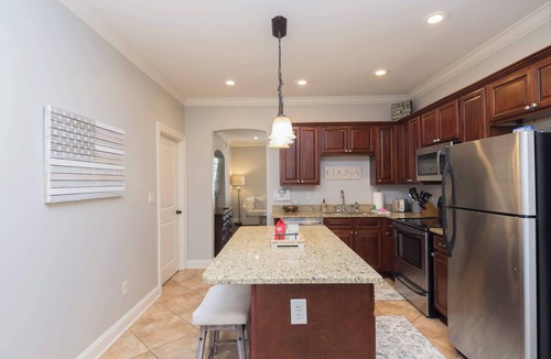 Oxford Condo | Fleur de Lis Fanbase by Apex Short Term Stays