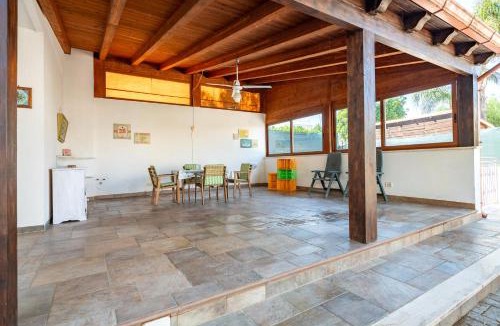 Torre Santa Sabina Villa | Flower House in Villa carisciola