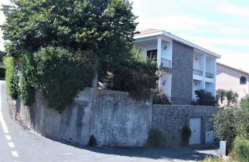 Albisola Superiore House | Flower villa in Capo Torre of Albisola, sea view, in the verrde and flowers
