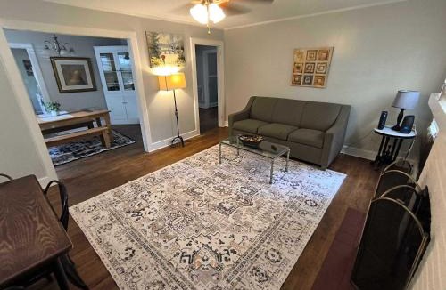 Forest Acres House | Forest Lake Hidden Gem 3 Min to Ft Jackson & Shops