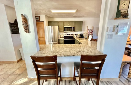 Hidden Valley Apartment | Forest View Townhome Near Pool, has AC