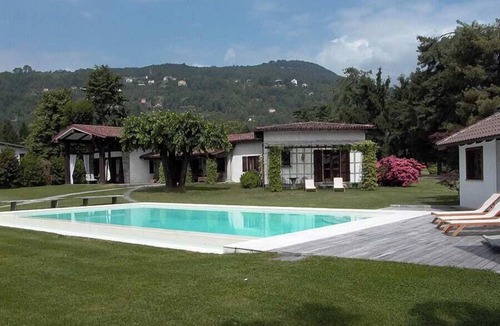 Solcio Villa | Four bedroom lakeside villa