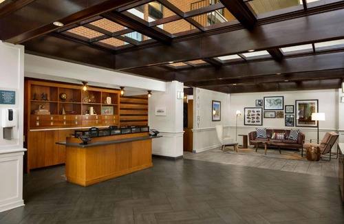 Montrose Hotel | Four Points by Sheraton Richmond Airport