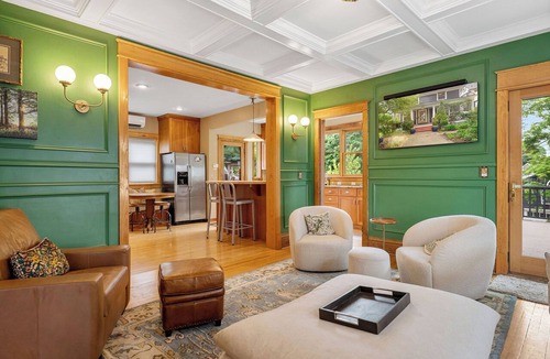 Marquette House | Four Square Marquette- Centrally located w porch, patio, sauna, fire pit