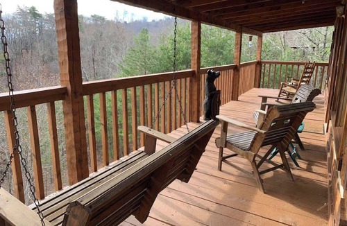 Sevierville Cabin | FoxDen-Cozy Honeymoon Cabin View/HotTub/Self-chkin