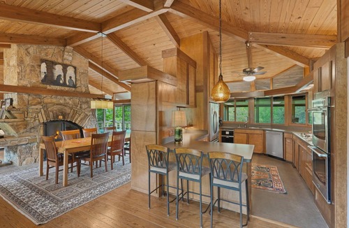 Rabun Gap House | Frank Lloyd Wright-styled Mid-Century Modern Retreat on 5 Private Acres