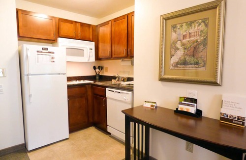 Novi Apartment | Free Breakfast Buffet. Pool, Hot Tub & Gym Access!