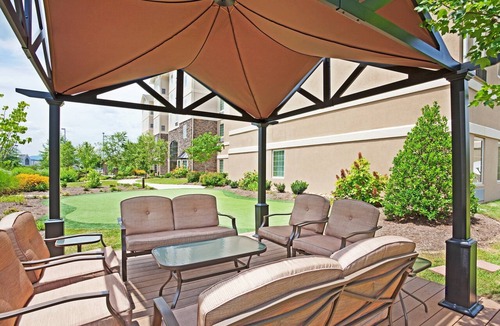 Oak Ridge Condo | Free Breakfast. Pool & Gym. King Suite. Your Next Trip!
