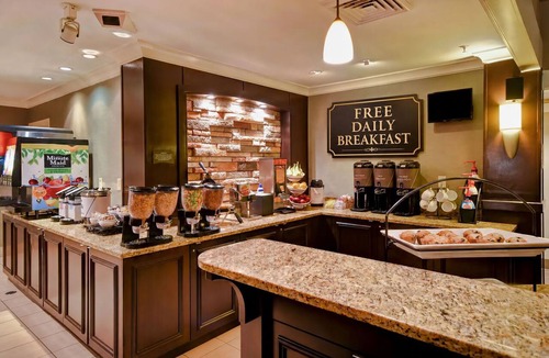 Madison Condo | Free Breakfast Pool & Hot Tub. Near East Towne Mall!