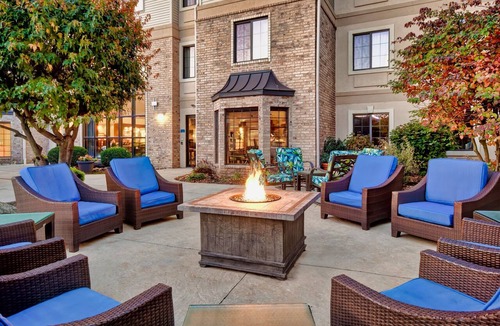 Madison Condo | Free Breakfast Pool & Hot Tub. Near East Towne Mall!