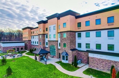Lafayette Condo | Free Breakfast. Pool. Only 5 Miles to Purdue University!