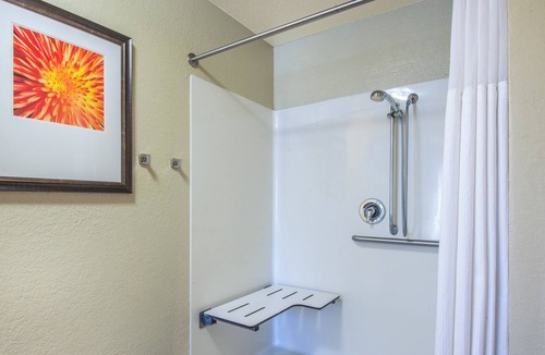 East Texas Apartment | Free Breakfast! Studio with Pool Access. Near Lehigh Valley International Airport