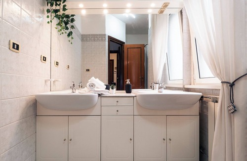 Quartiere XXIX Ponte Mammolo Apartment | [Free Parking]15 Min from Colosseum - WiFi - AC