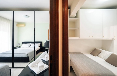 Quartiere XXIX Ponte Mammolo Apartment | [Free Parking]15 Min from Colosseum - WiFi - AC