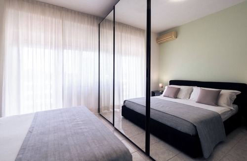 Quartiere XXIX Ponte Mammolo Apartment | [Free Parking]15 Min from Colosseum - WiFi - AC