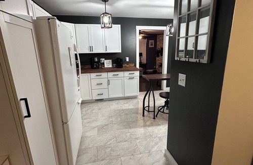 Evansville House | Freshly Remodeled 3-bedroom cozy home w/fully equipped Kitchen & big back yard!