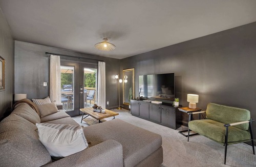 Grand Blanc House | Freshly-Updated Cozy 5BR/2BA Serene Retreat!